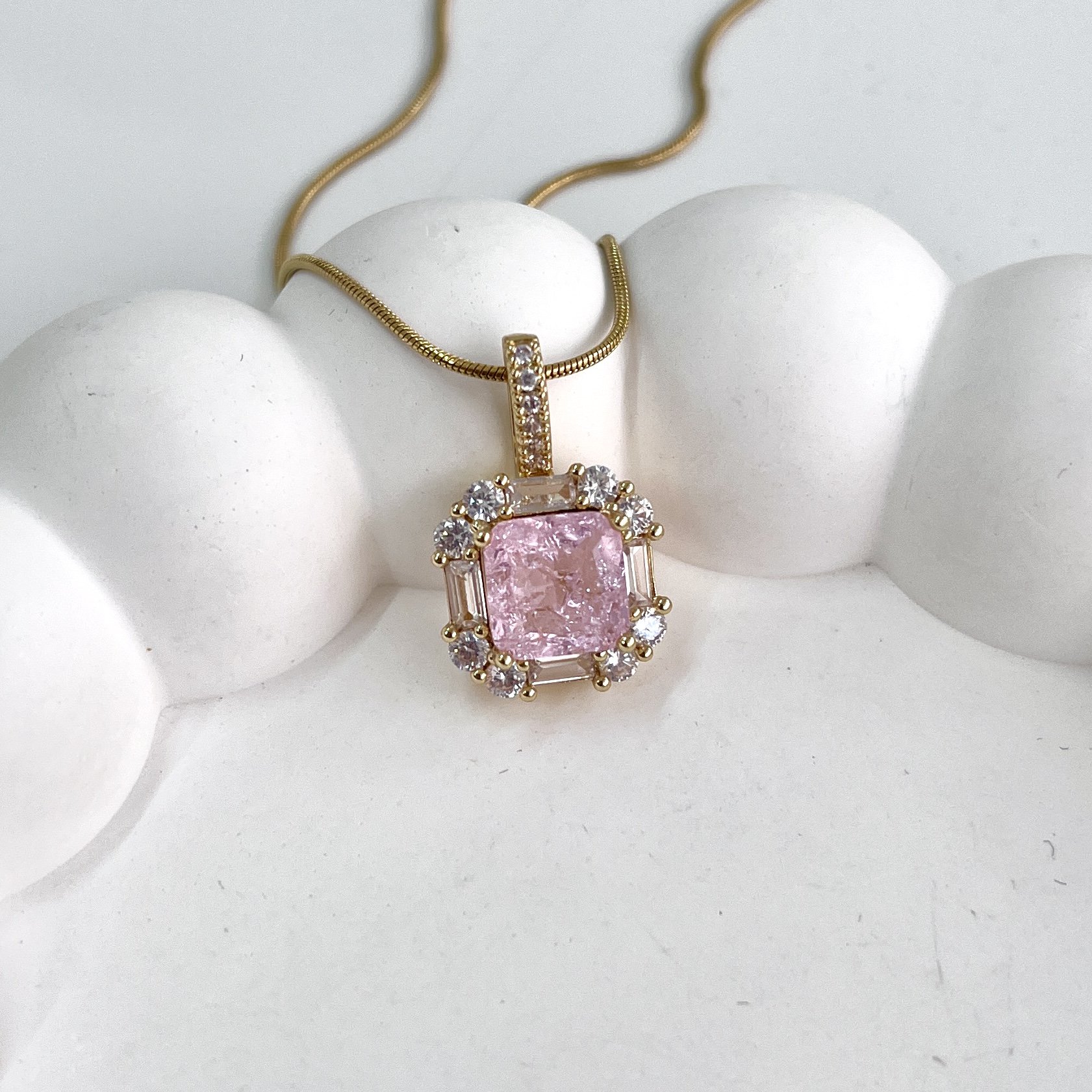 Çelik Taşlı Pembe Kolye