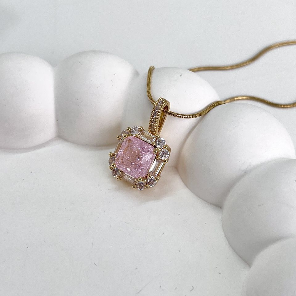 Çelik Taşlı Pembe Kolye