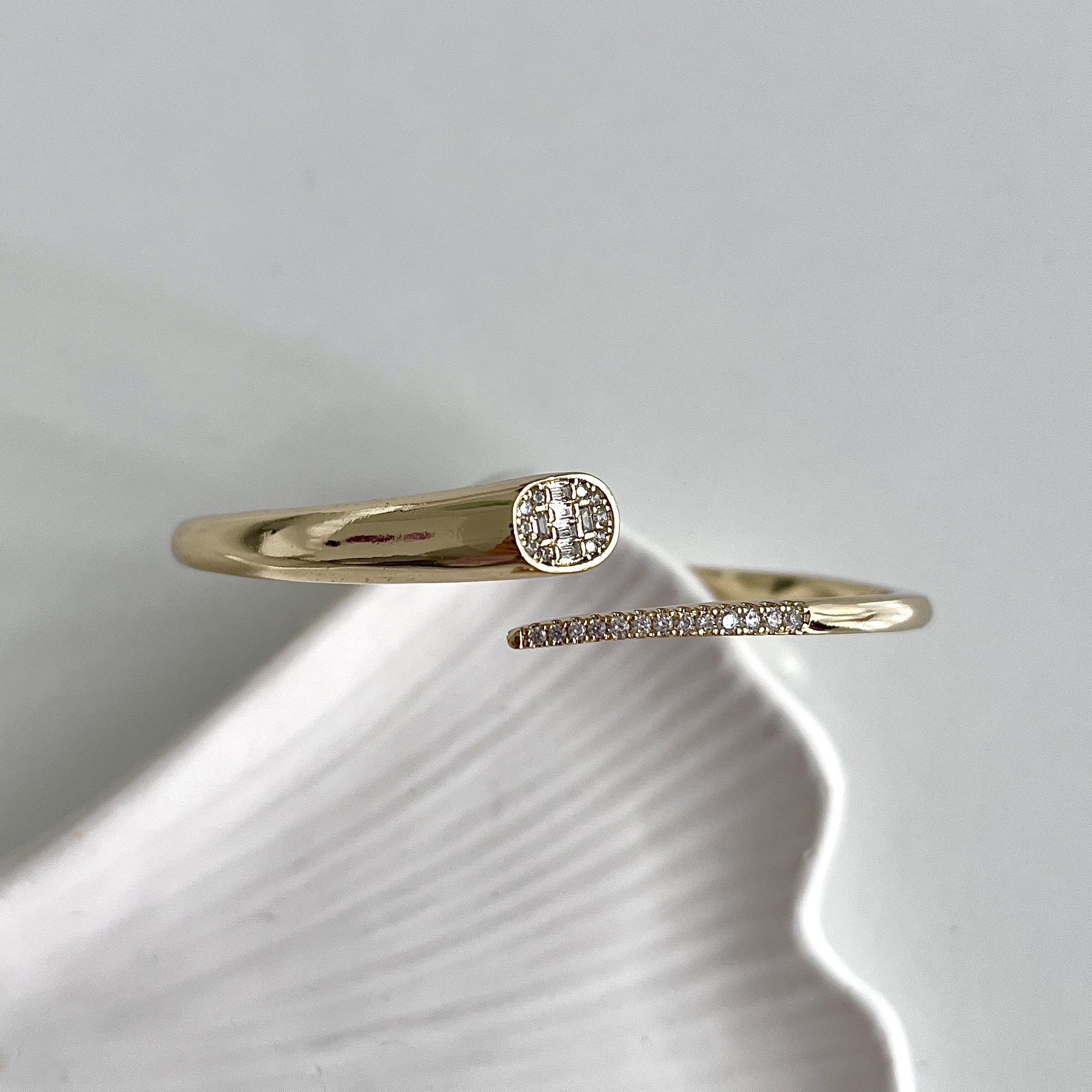 Xuping Taşlı Kelepçe (Gold)