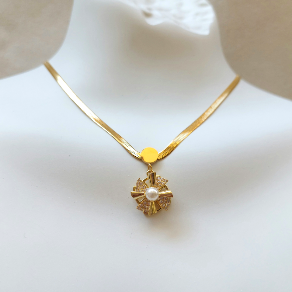 Çelik İnci Detay Zirkon Taş Kolye