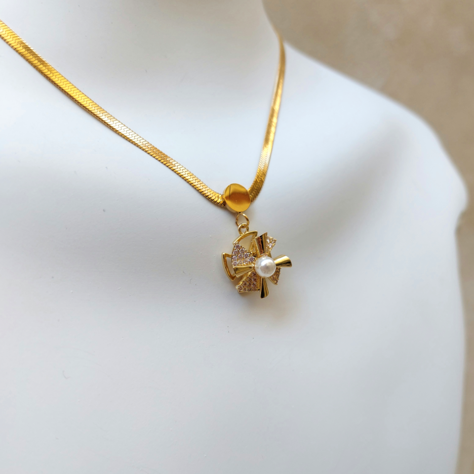 Çelik İnci Detay Zirkon Taş Kolye