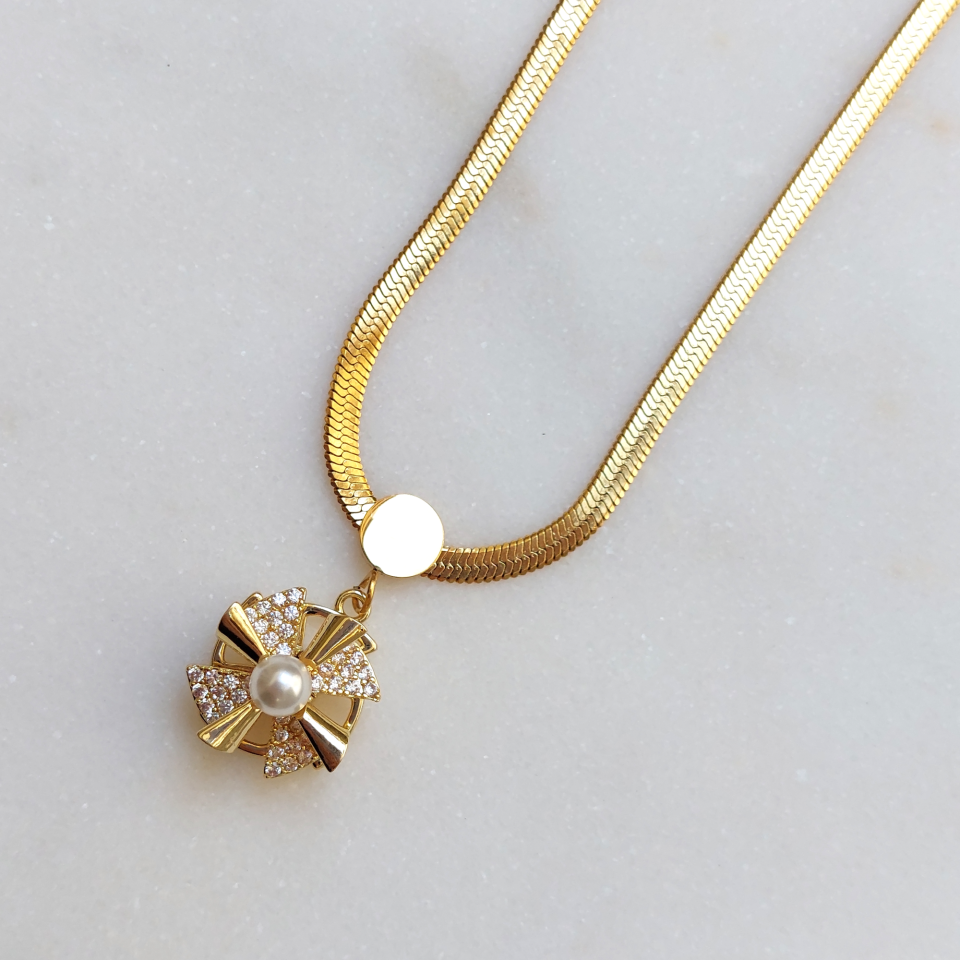 Çelik İnci Detay Zirkon Taş Kolye