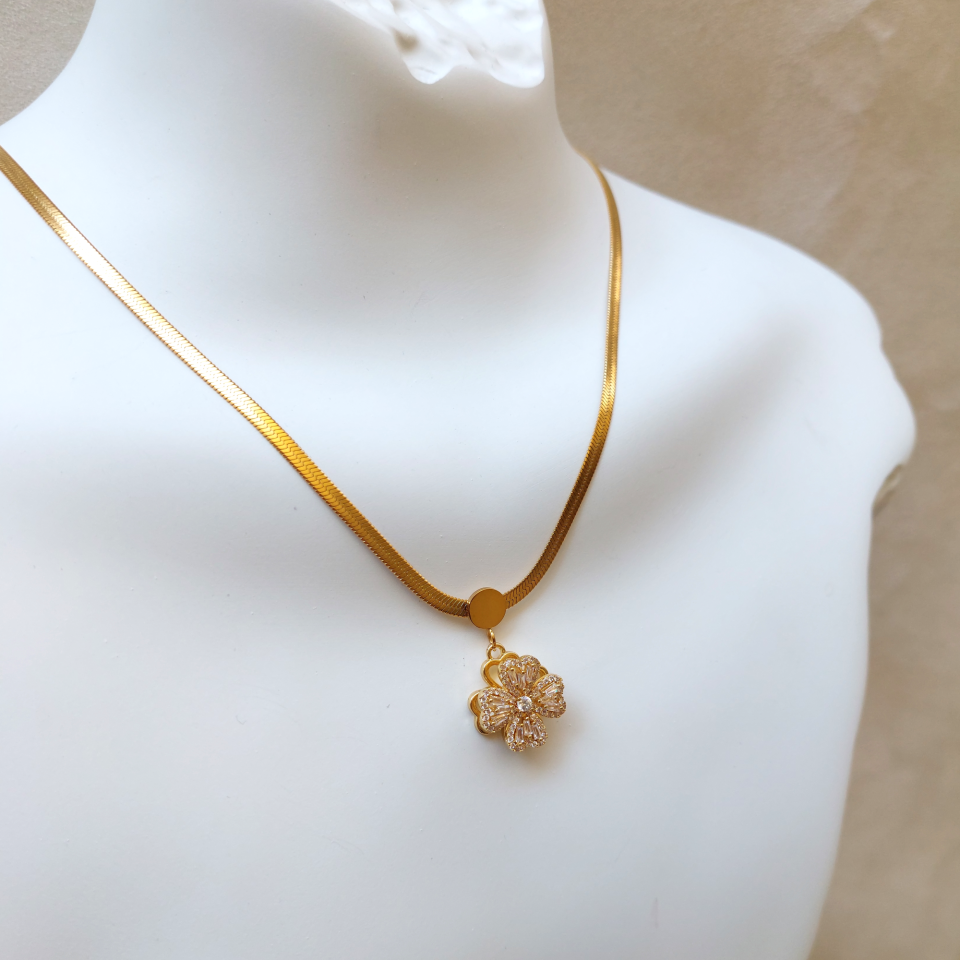 Çelik Zirkon Taş Çiçek Kolye