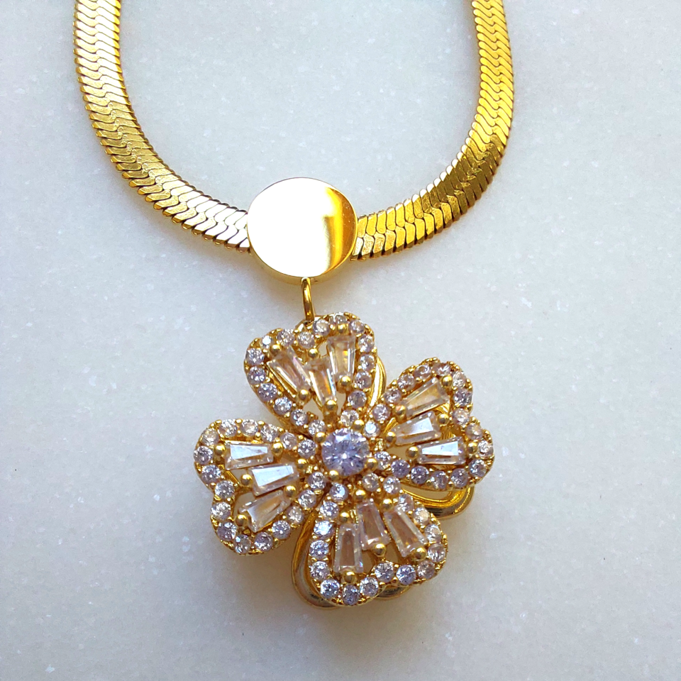 Çelik Zirkon Taş Çiçek Kolye