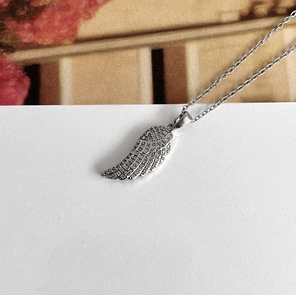 Çelik Taşlı Kanat Kolye