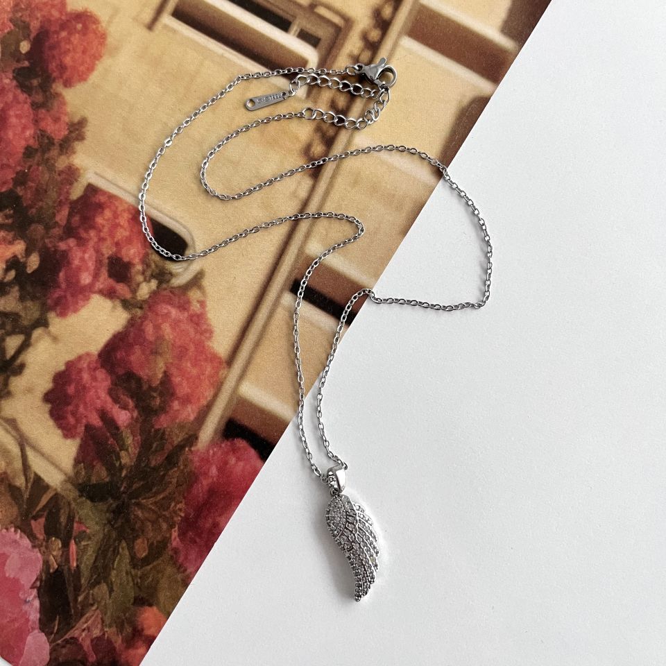 Çelik Taşlı Kanat Kolye