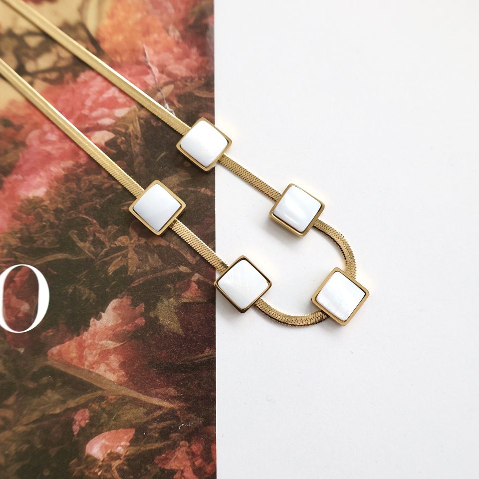 Çelik Sedef Taşı Kolye