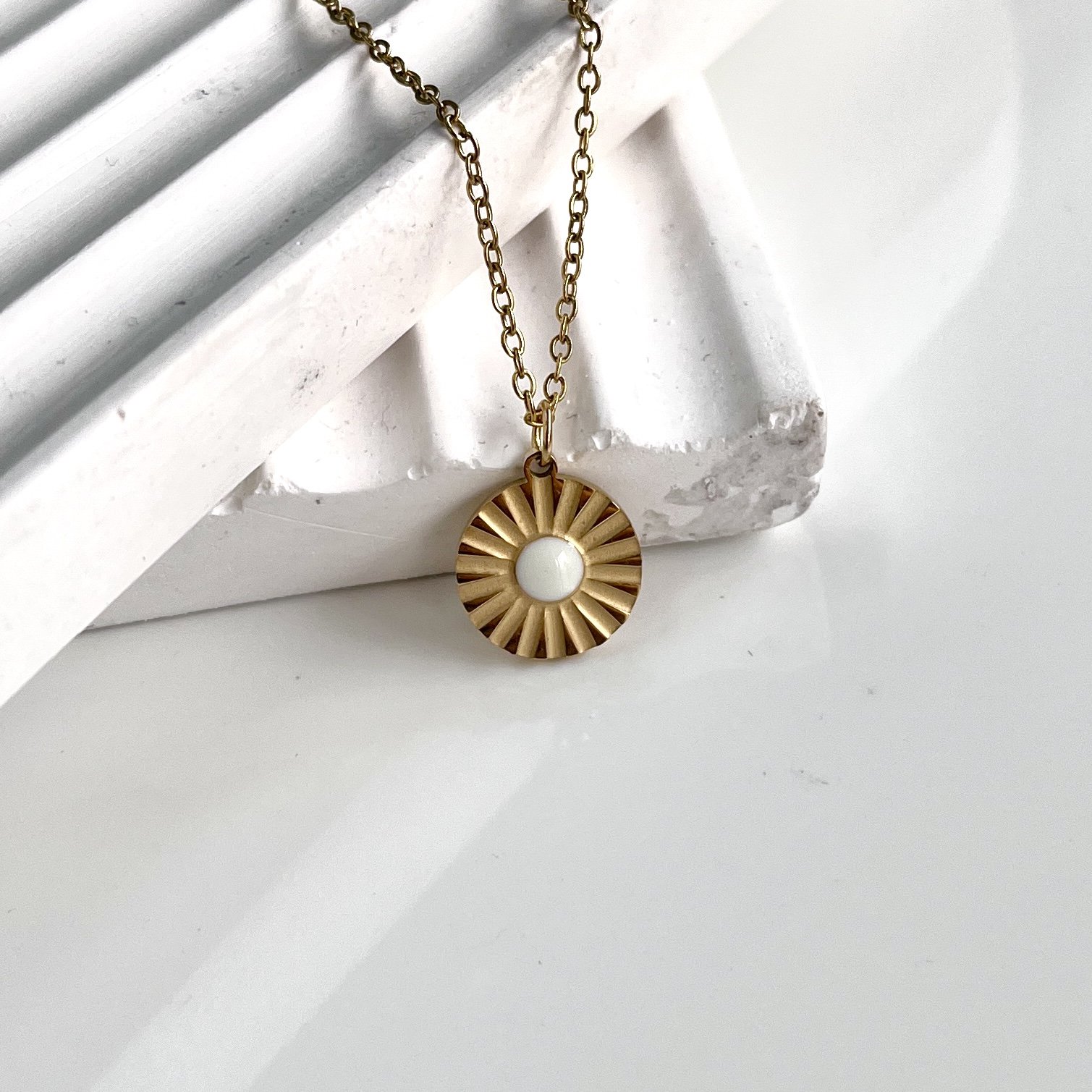 Çelik Beyaz Taşlı Kolye