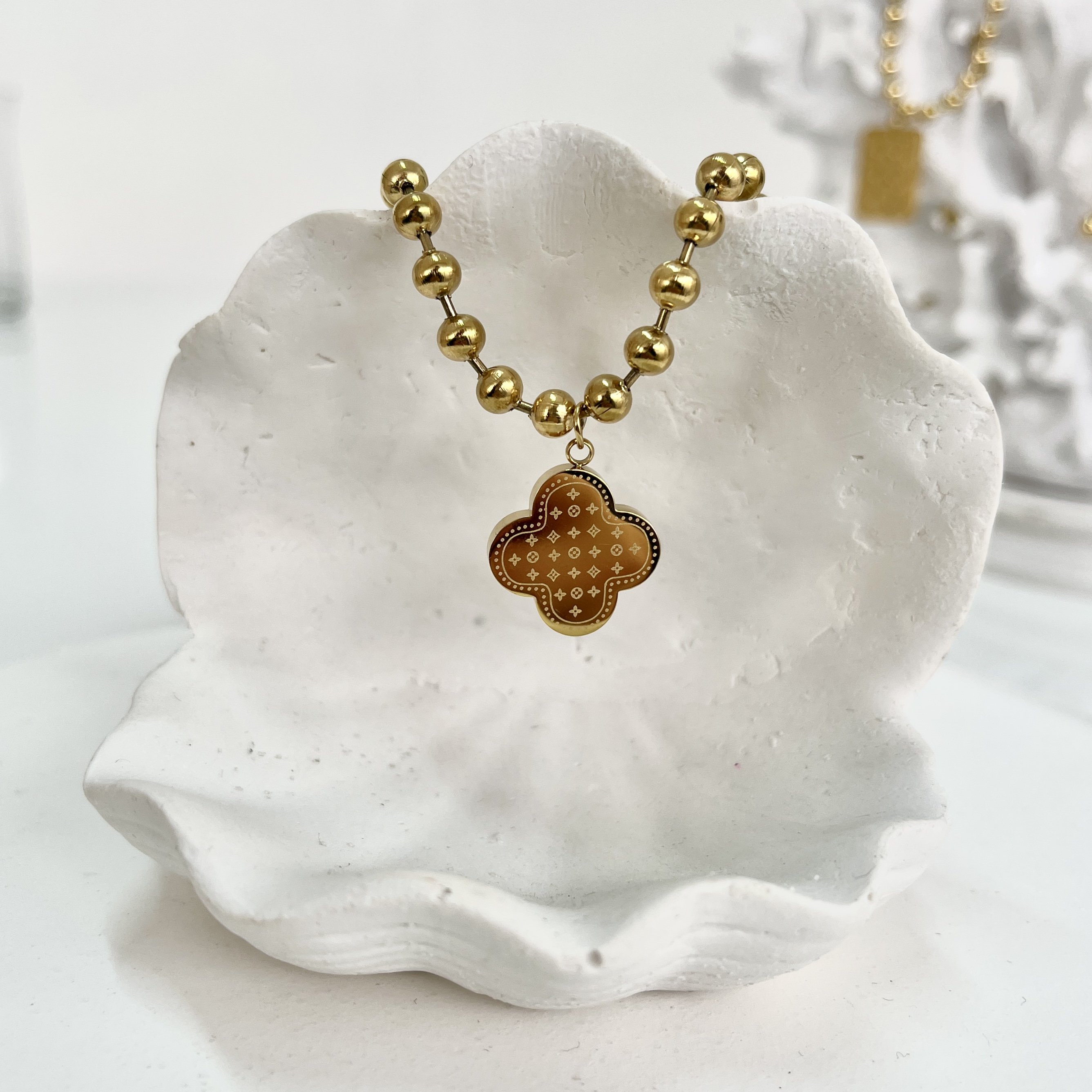 Çelik Desenli Kolye