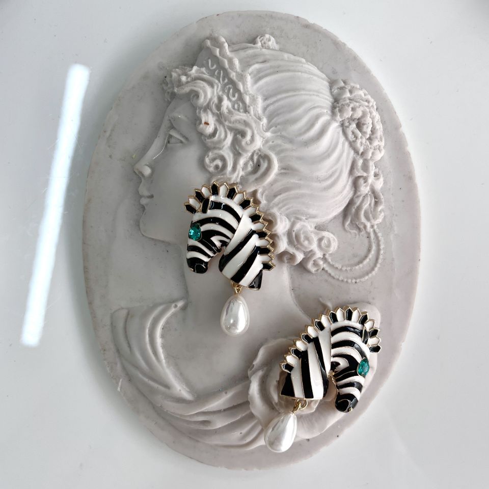 İnci Detay Zebra Küpe