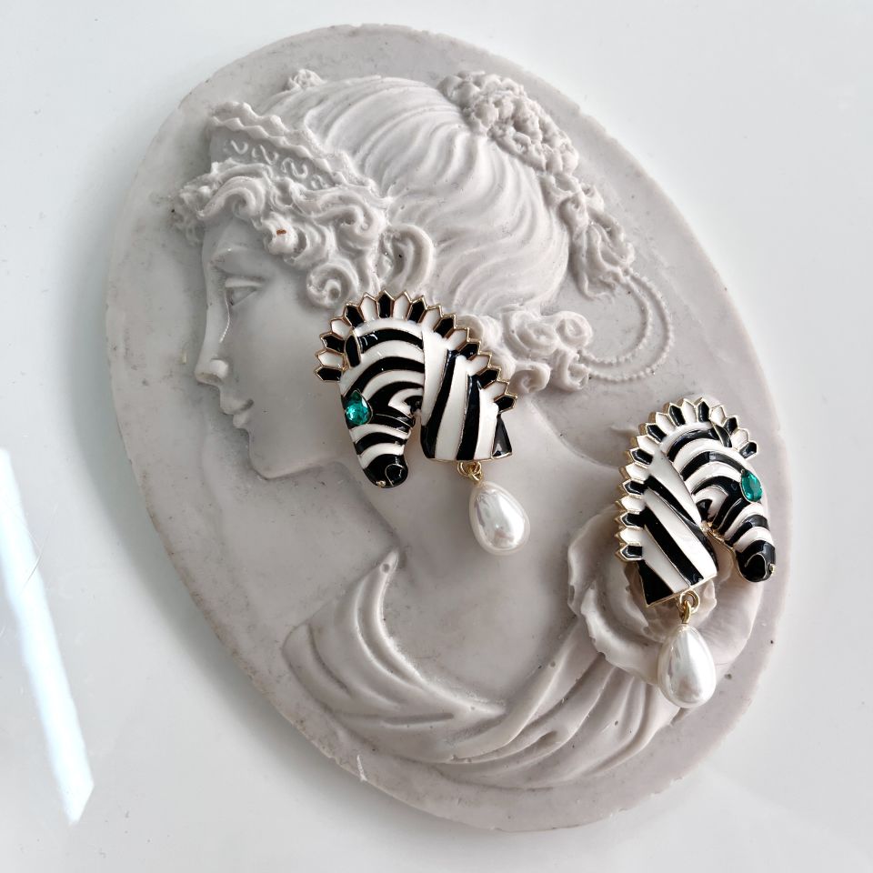 İnci Detay Zebra Küpe