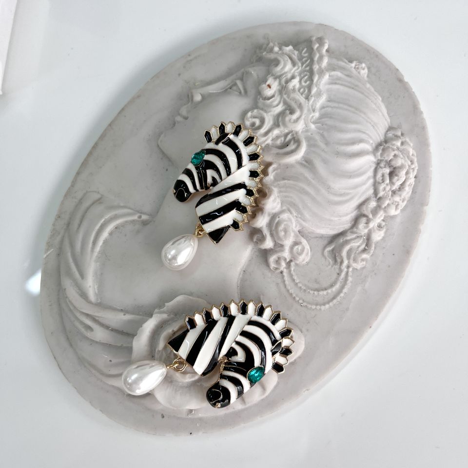 İnci Detay Zebra Küpe