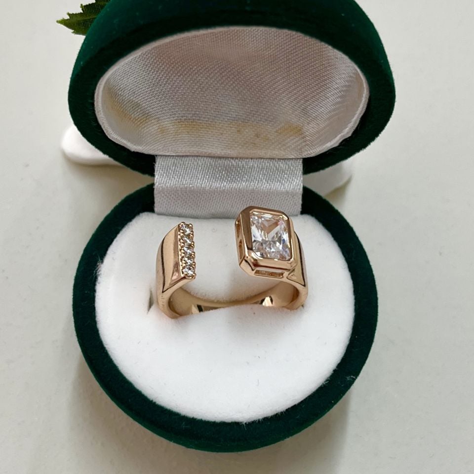 Xuping Taşlı Yüzük