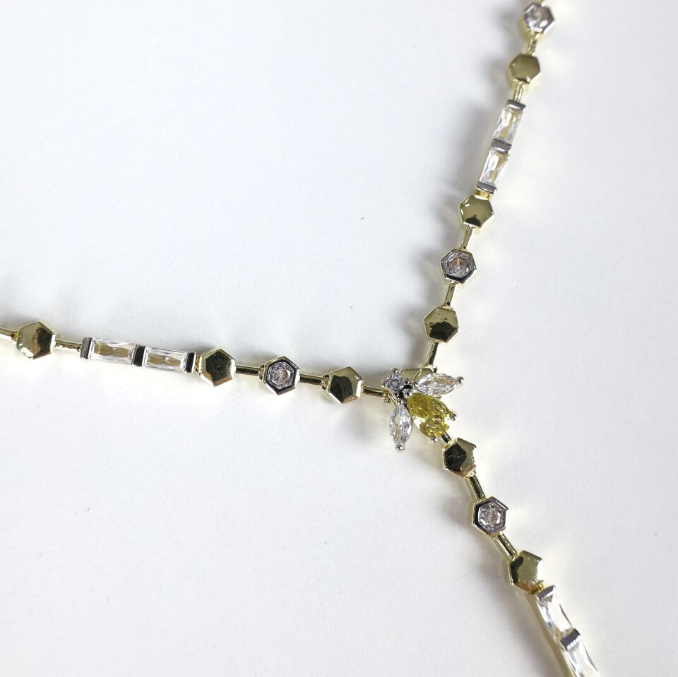 Arı Detay Taşlı Kolye