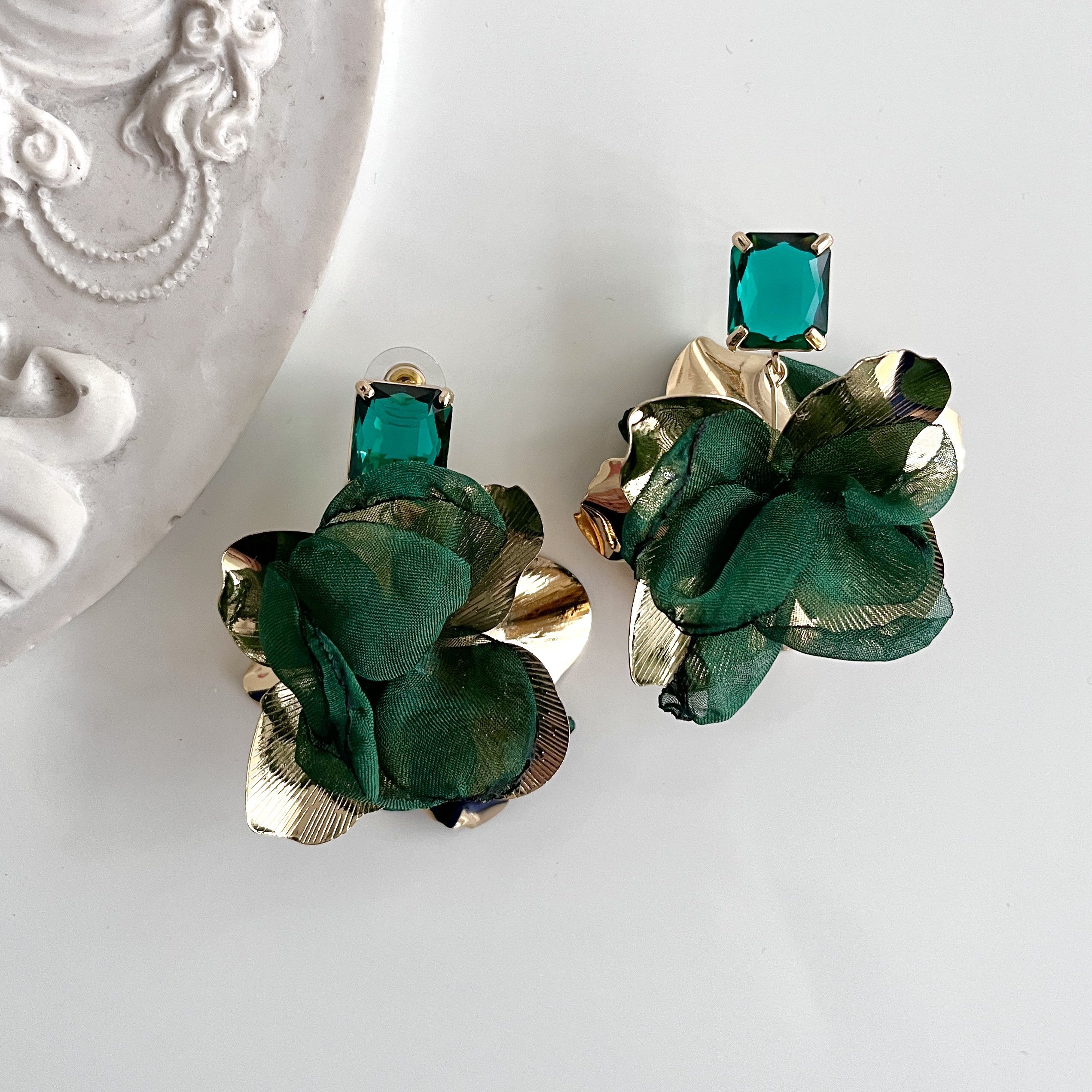 İthal Yeşil Tüllü Çiçek Küpe