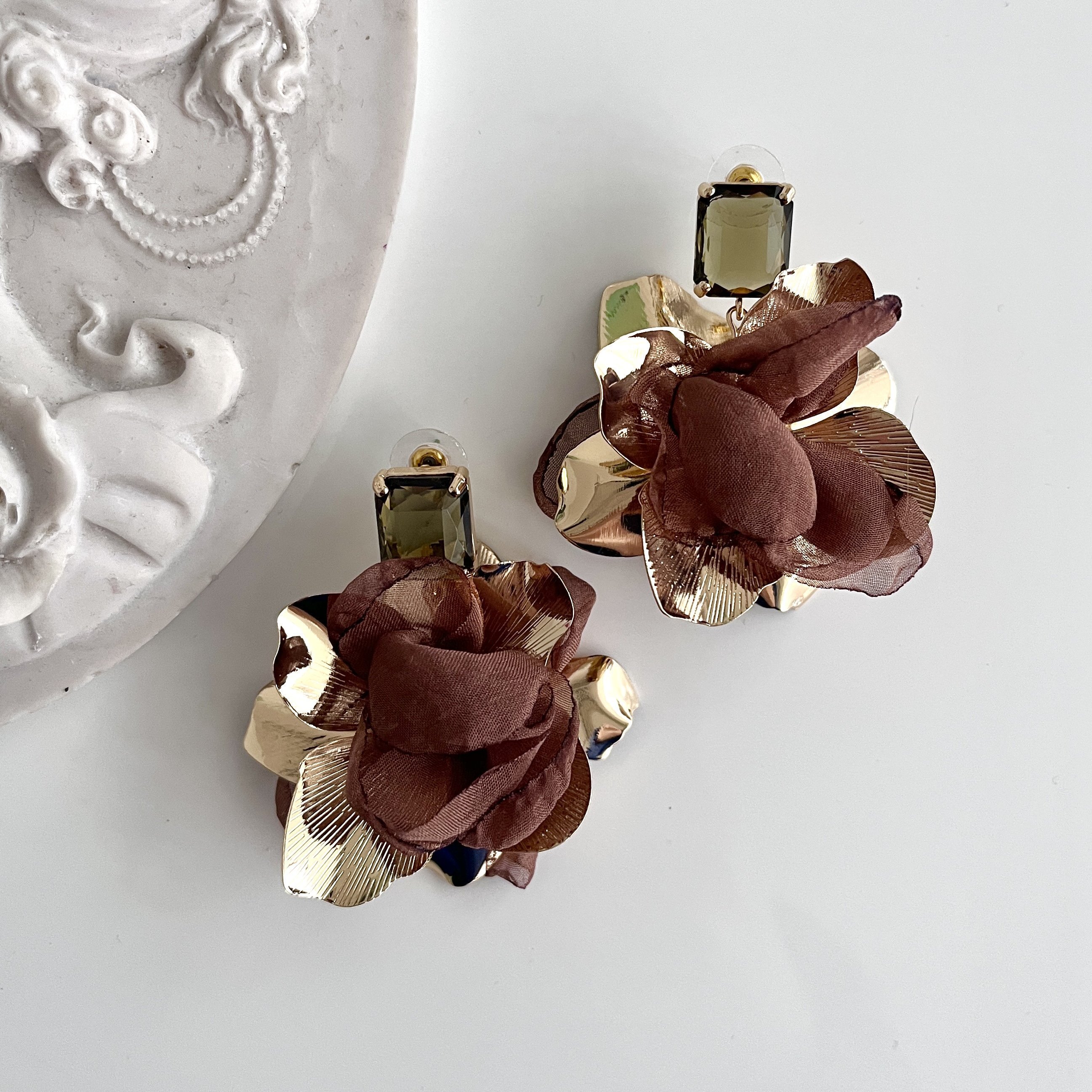 İthal Kahverengi Tüllü Çiçek Küpe