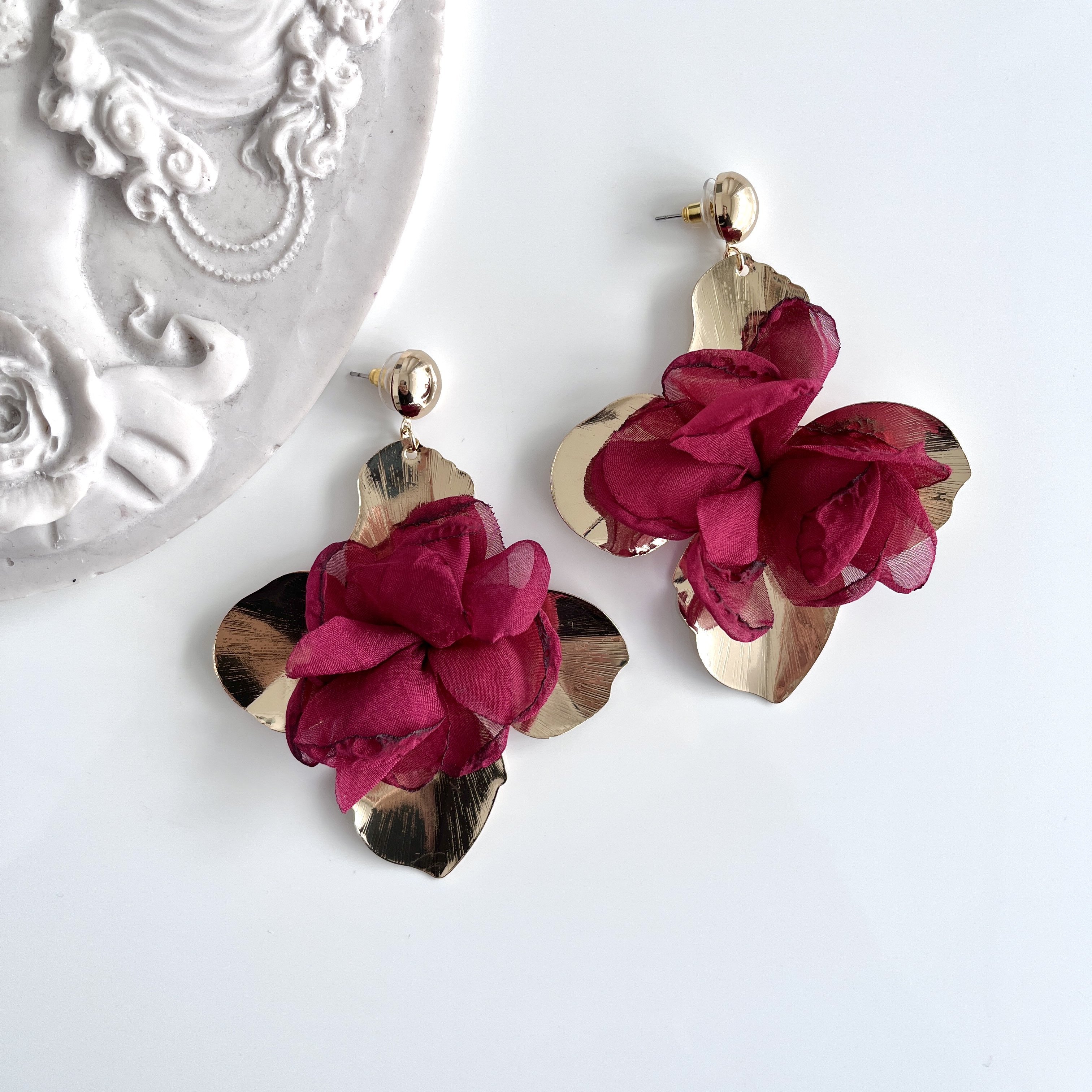 Özel Seri Kırmızı Tüllü Küpe