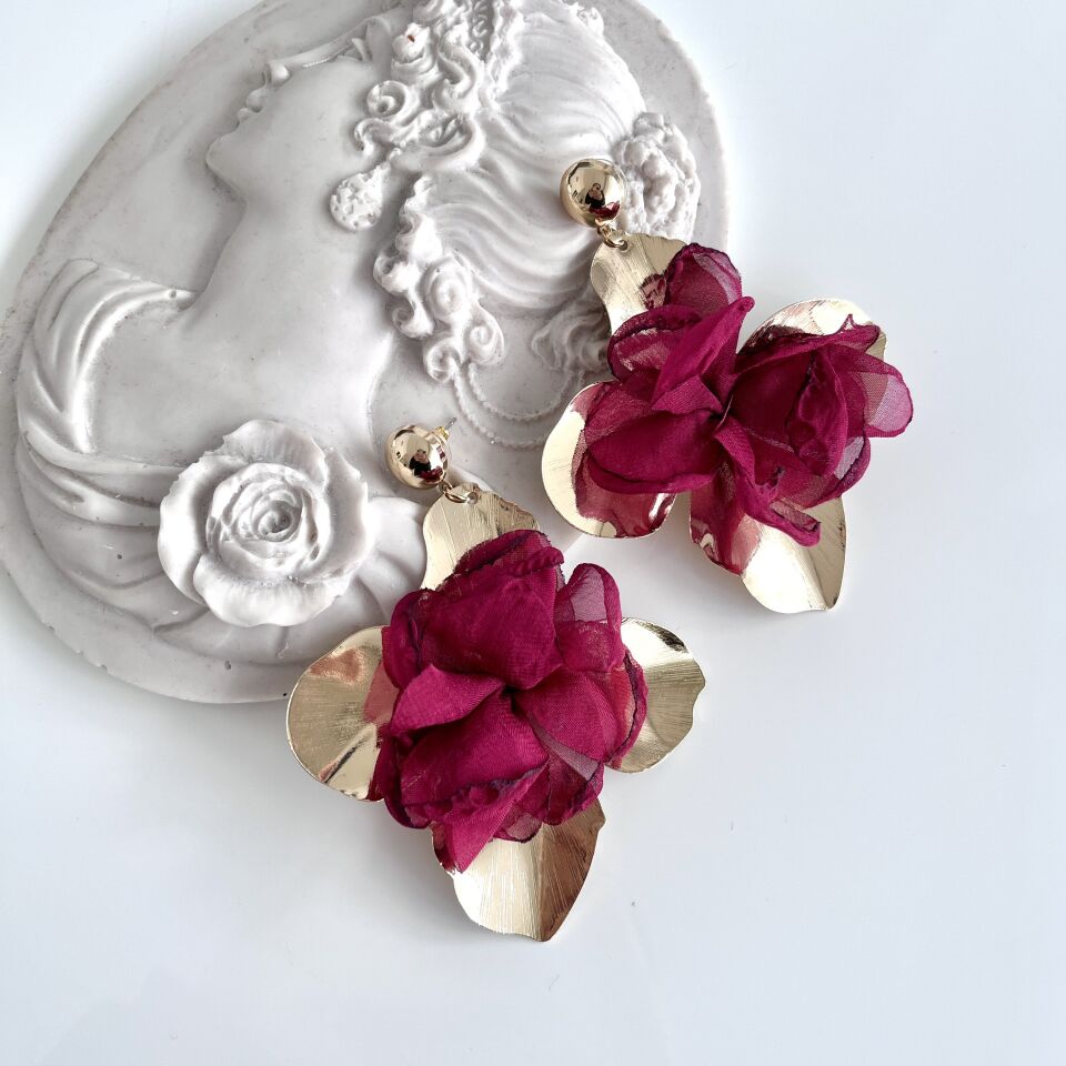 Özel Seri Kırmızı Tüllü Küpe