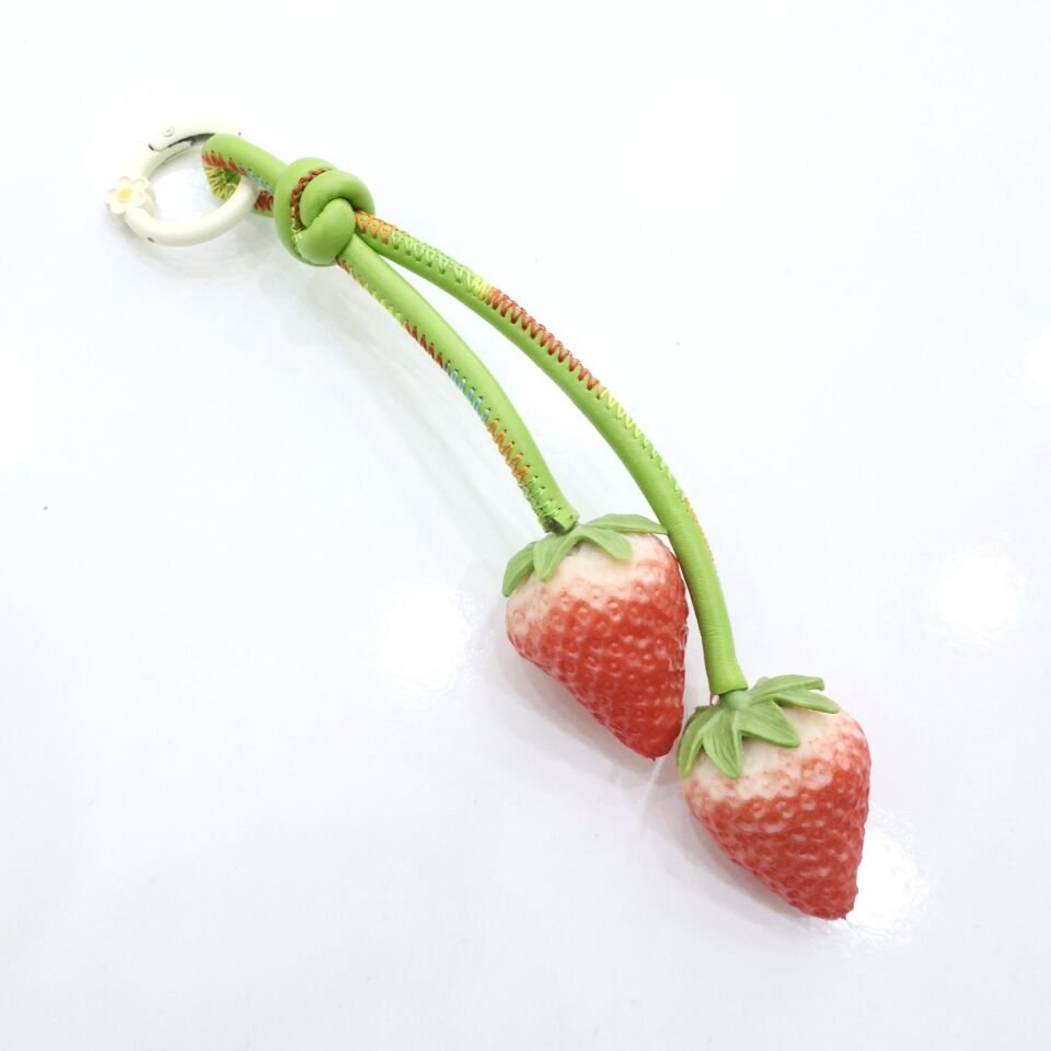 Çilekli Çanta Aksesuarı