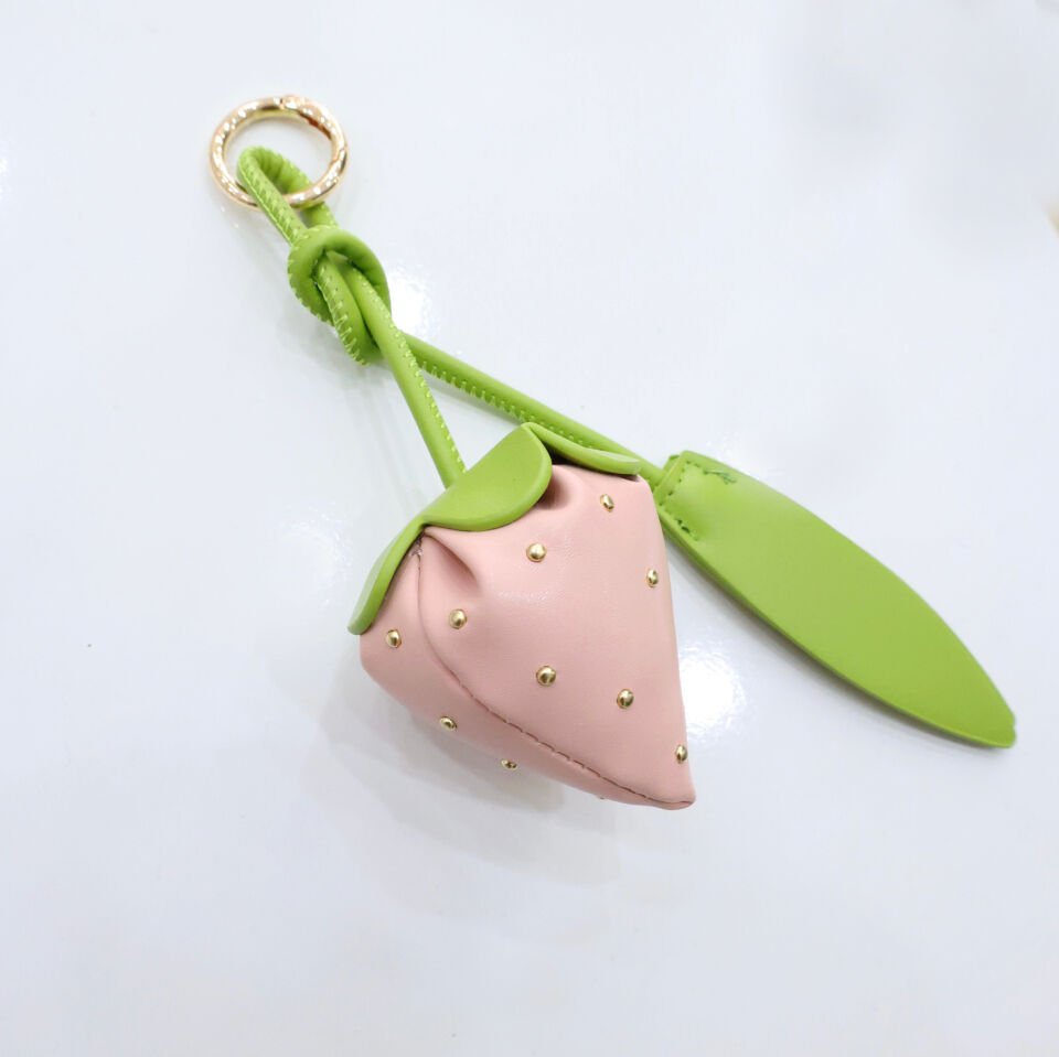 Çilekli Çanta Aksesuarı