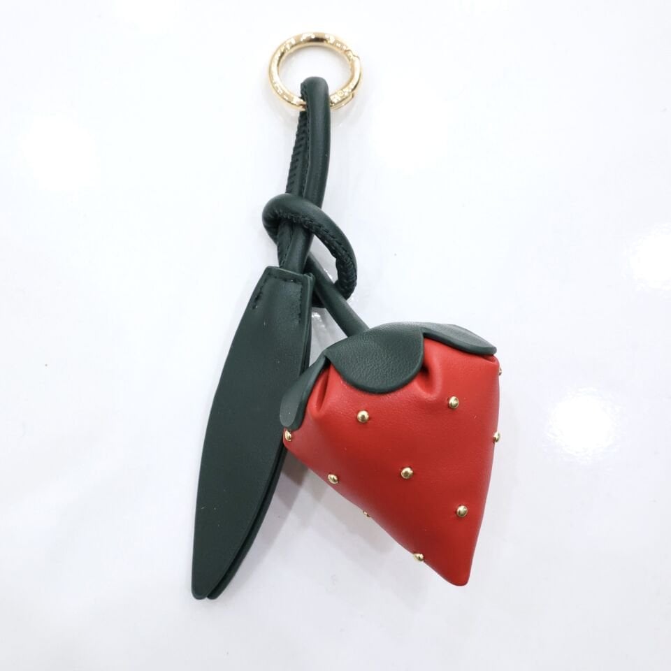 Çilekli Çanta Aksesuarı