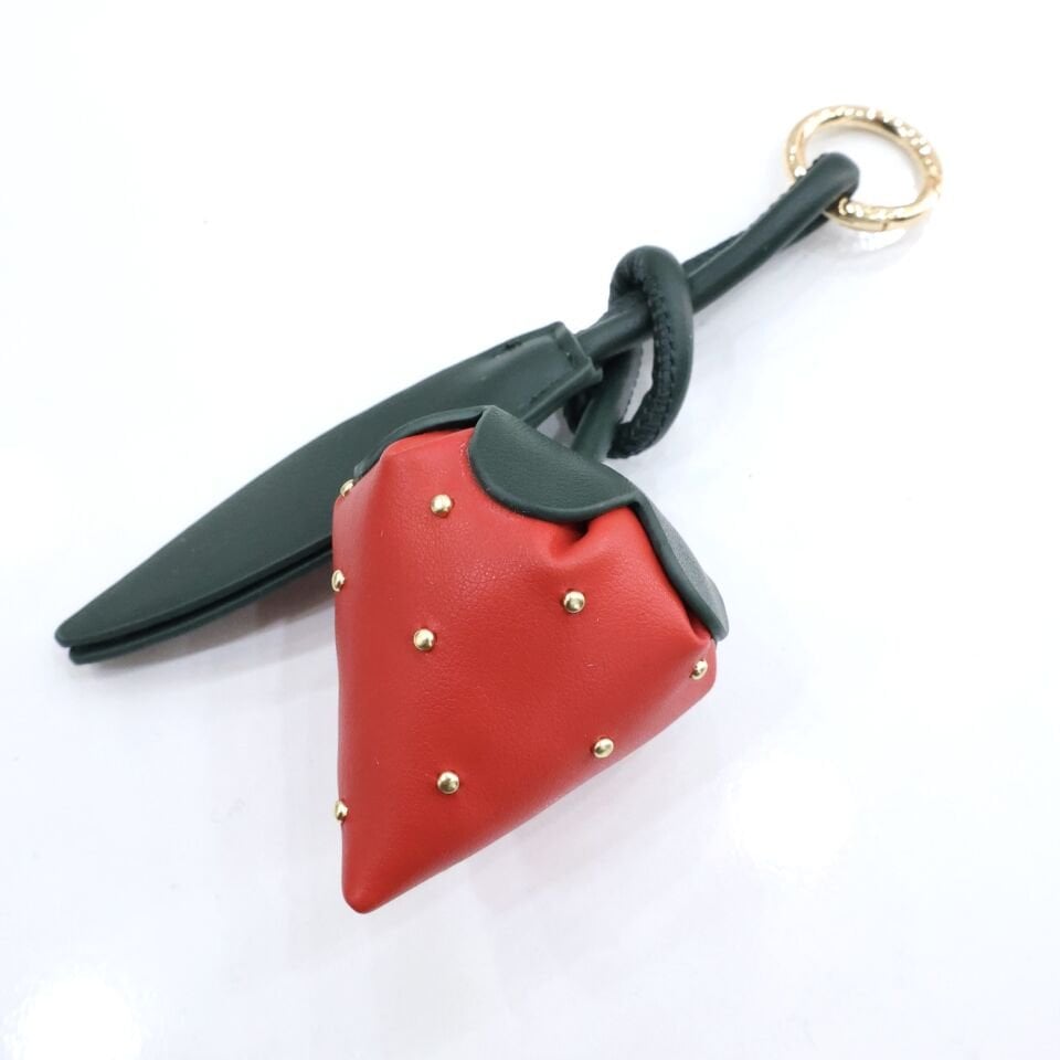 Çilekli Çanta Aksesuarı