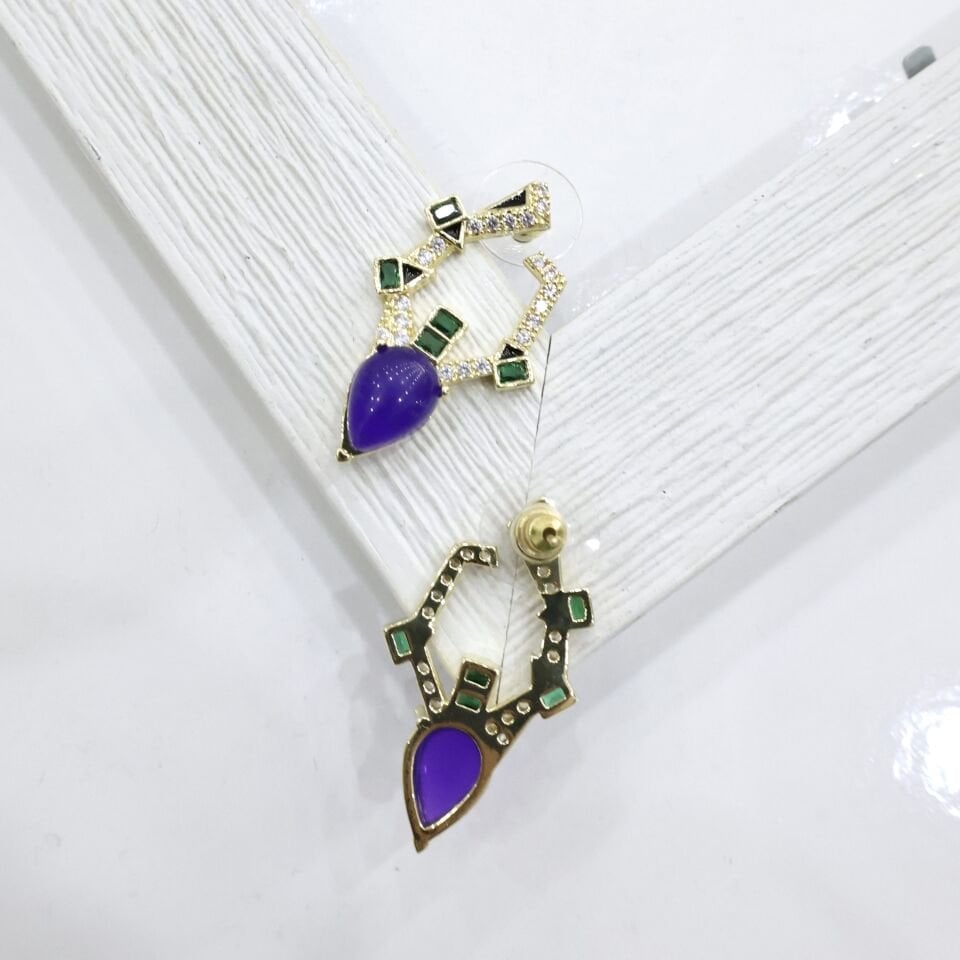 Zirkon Taşlı Küpe